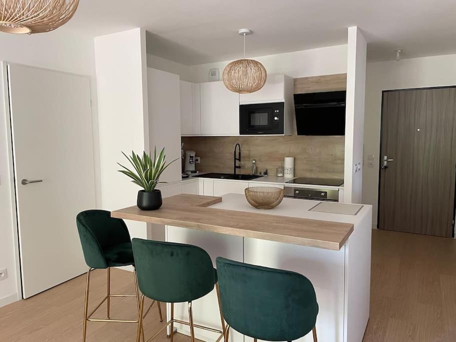 Superbe Appartement En Residence Avec Parking Le Mans Extérieur photo